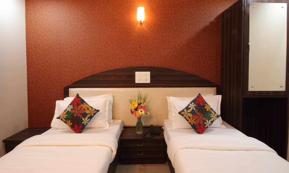 Hotel Railway Inn Thane Exterior photo